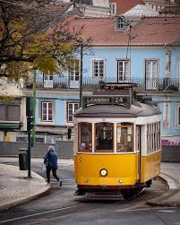 tram lisbona guida