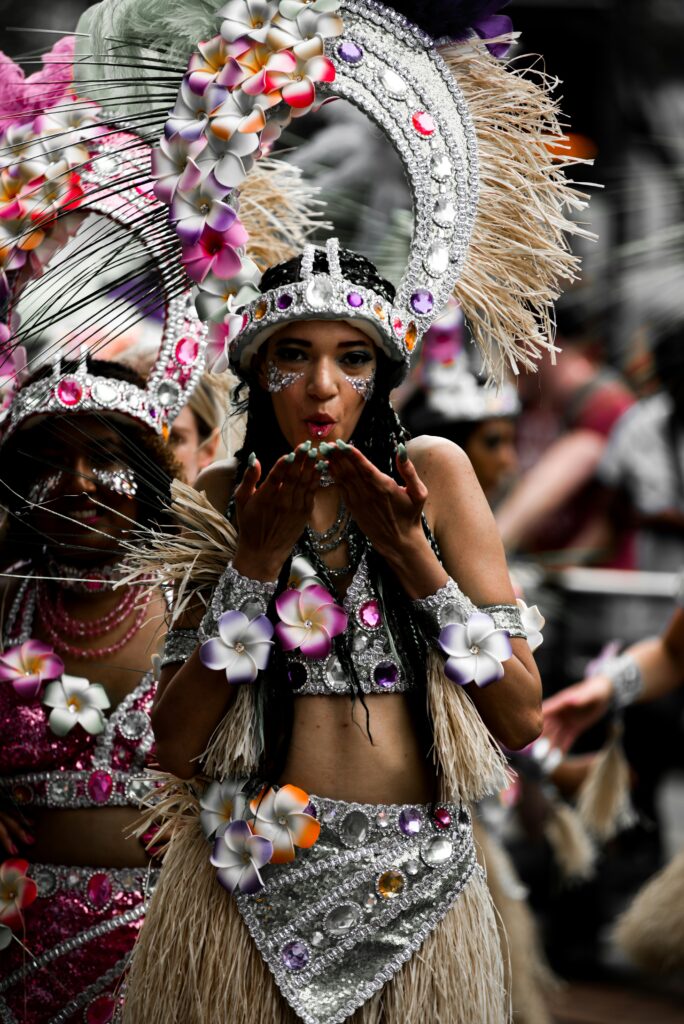 baciare sconosciuti durante il carnevale brasile rio de janeiro