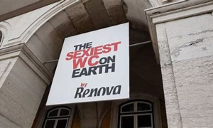 "The Sexiest WC on Earth" by Renova Lisbona Portogallo piazza del commercio