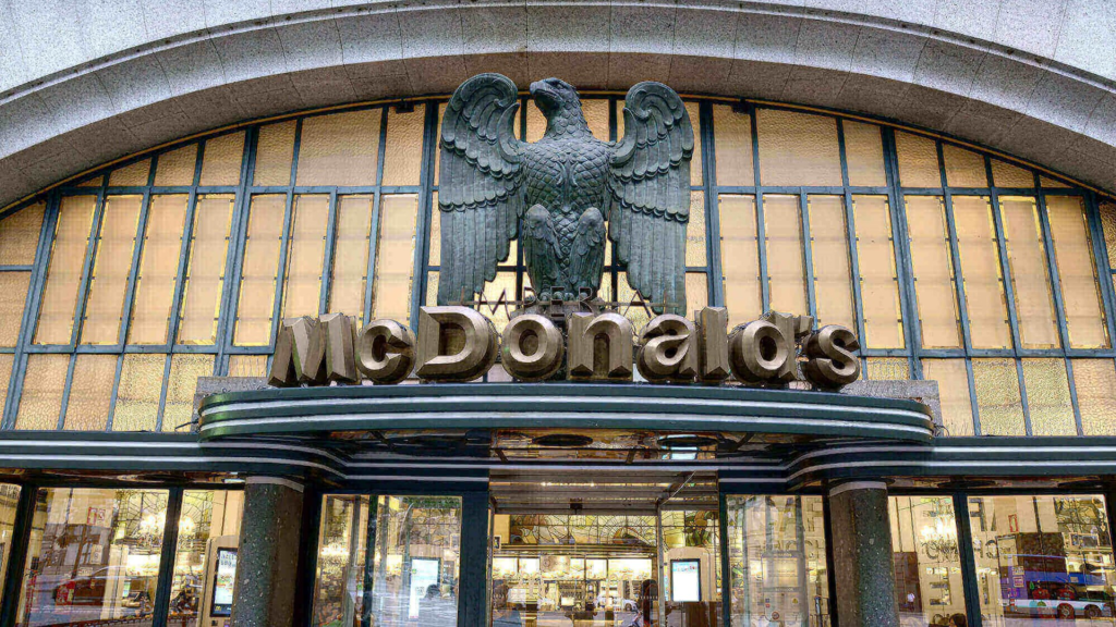McDonald’s Imperial , il mcdonadal più bello del mondo si trova a Porto