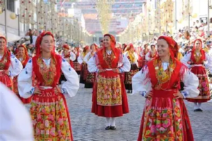 Viana do Castelo in festa: la Romaria da Agonia . la festa più attesa dell'anno nel nord del portogallo.