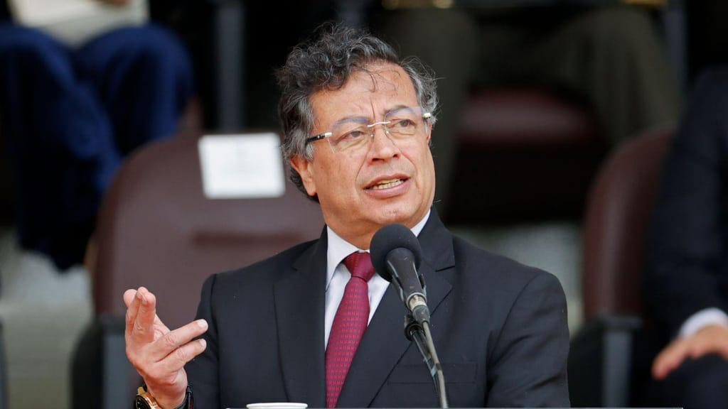 Lo scandalo del presidente colombiano Gustavo Petro nel night club di Lisbona