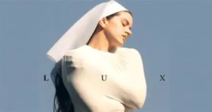 Rosalía canta in portoghese con Carminho: un incontro raro e poetico tra due voci uniche